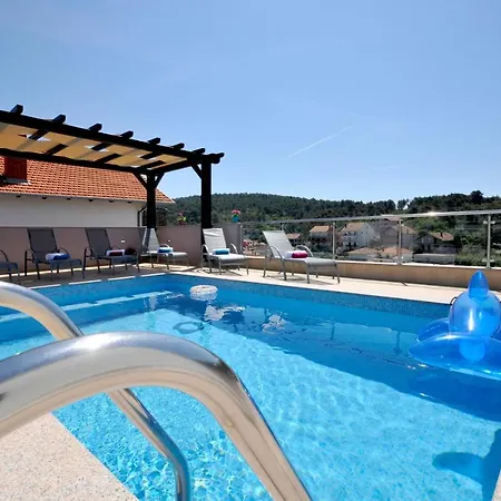 Luxury Rooftop Pool Avbl In Season 度假居 *