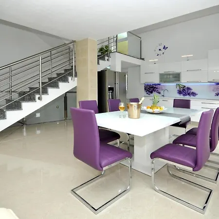 Luxury Rooftop Pool Avbl In Season Дом отдыха